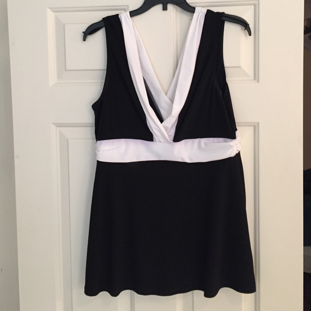 White House Black Mark top